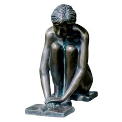 Mädchen Lesend, Iris, Braun, Bronze, H 25 X B12 X T20 Cm -Gartengeschäft 0980306653 Maedchen lesend Iris 1 110861