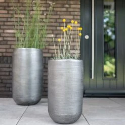 Pflanzgefäß 'Rowen', Silber, Ø 47 X H 82 Cm -Gartengeschäft 3210801635 3210801636 3210801637 3210801638 Pflanzgefaess Rowen silber 9 115027