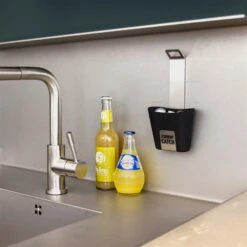 Höfats JOHNNY CATCH Wand-Flaschenöffner Mit Fangbecher Aus Gebürstetem Edelstahl -Gartengeschäft 3920501771 JOHNNY CATCH Wand Flaschenoeffner mit Fangbecher 7 57551